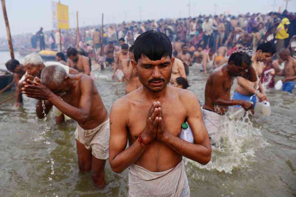 kumbh-mela-001_slide-f96638523f359a692701943f17a14d767515e9f8-s6-c10